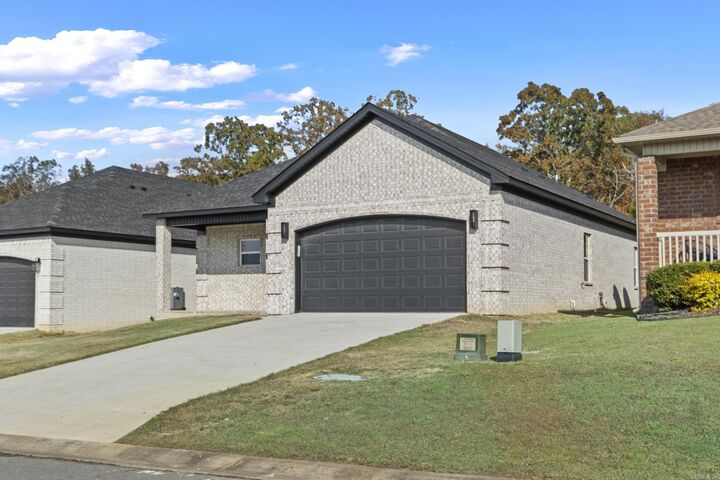 Property Photo: 7224 Stonehenge Drive AR 72120