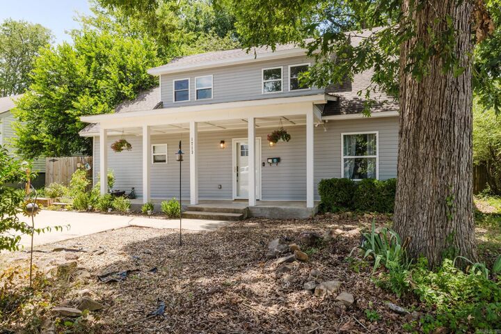 Property Photo:  1713 Iris Street  AR 72202-1809 