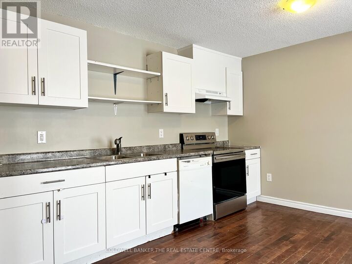 Property Photo:  11 Chaucer Crescent  ON L4N 4T8 