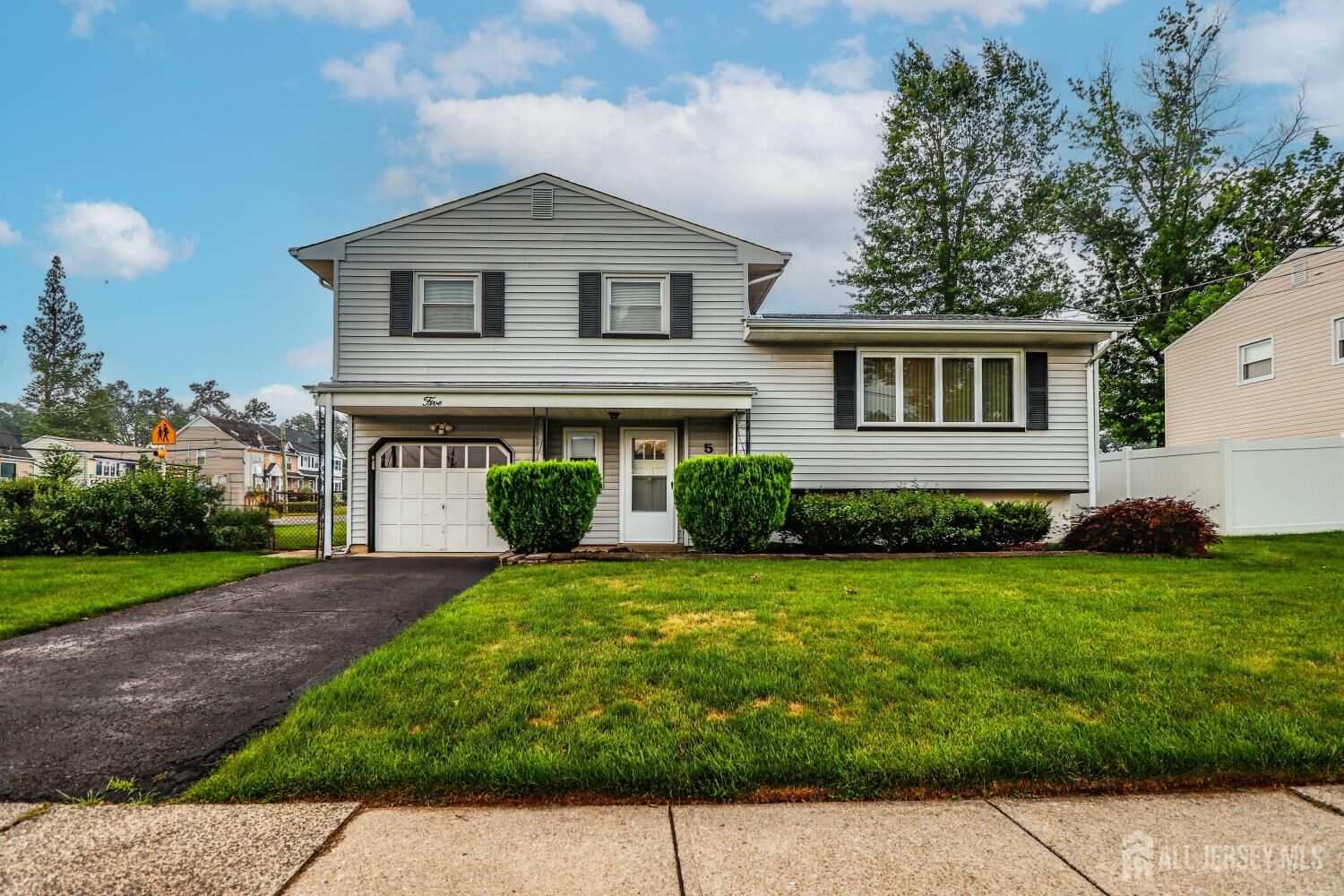 Property Photo: 5 Thelma Court NJ 07067