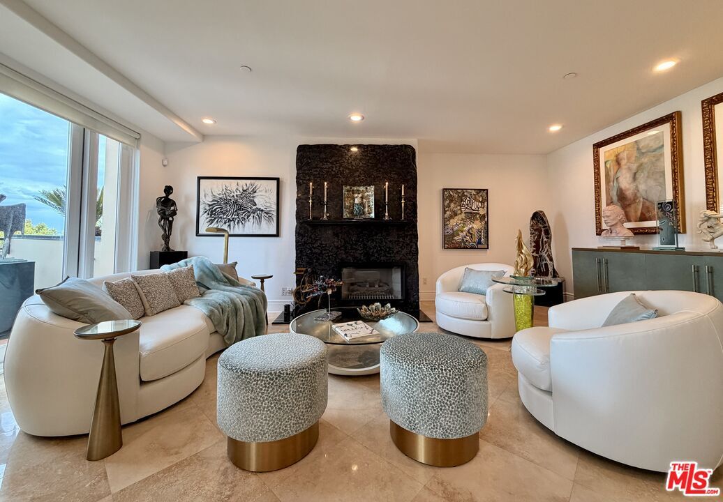 Property Photo:  137 S Spalding Dr, Unit 401  CA 90212 