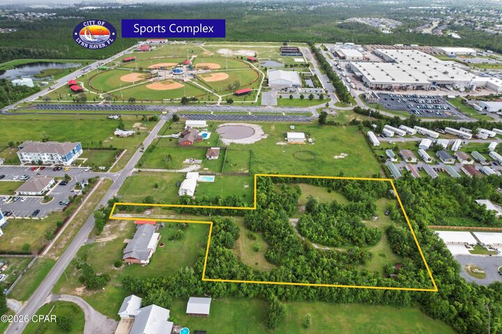 Property Photo: 4527 Hilltop Lane FL 32405