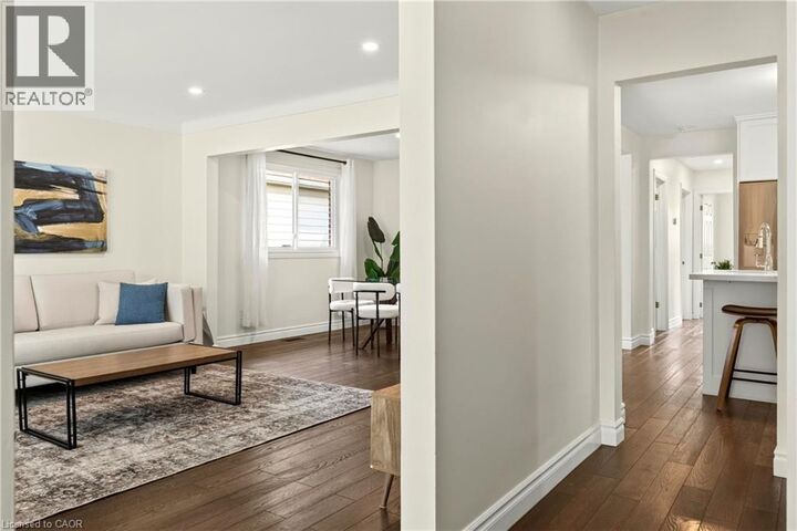 Photo de la propriété: 85 Lavina Crescent ON L9C 5S8