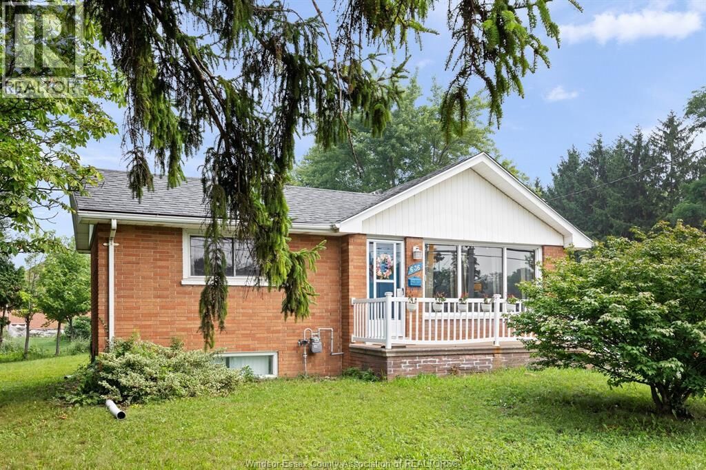 Property Photo: 636 Cabana ON N9G 1A4