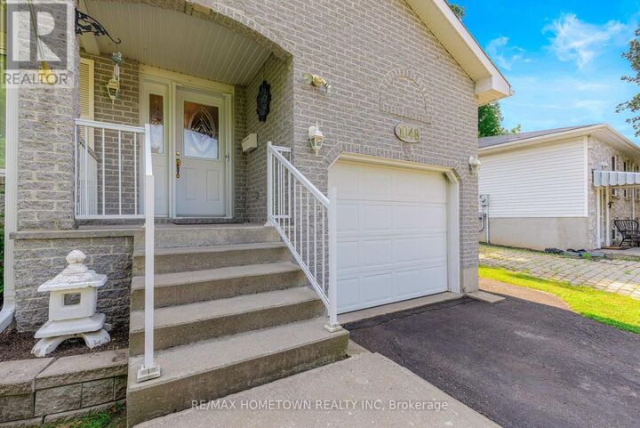 Property Photo: 1048 Bridlewood Drive ON K6V 7E9