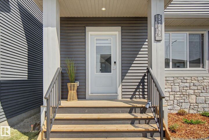 Property Photo: 5745 Hawthorn Common SW AB T6X 3K8