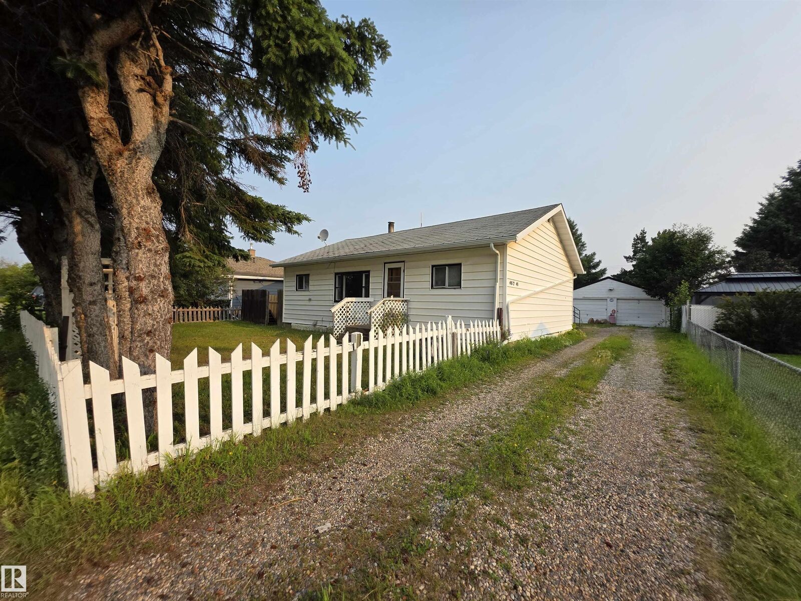 Property Photo: 4812 48 Avenue AB T9M 1Y4
