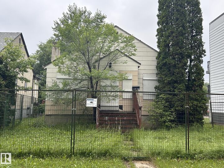 Property Photo:  10720 112 Street NW  AB T5H 3H1 