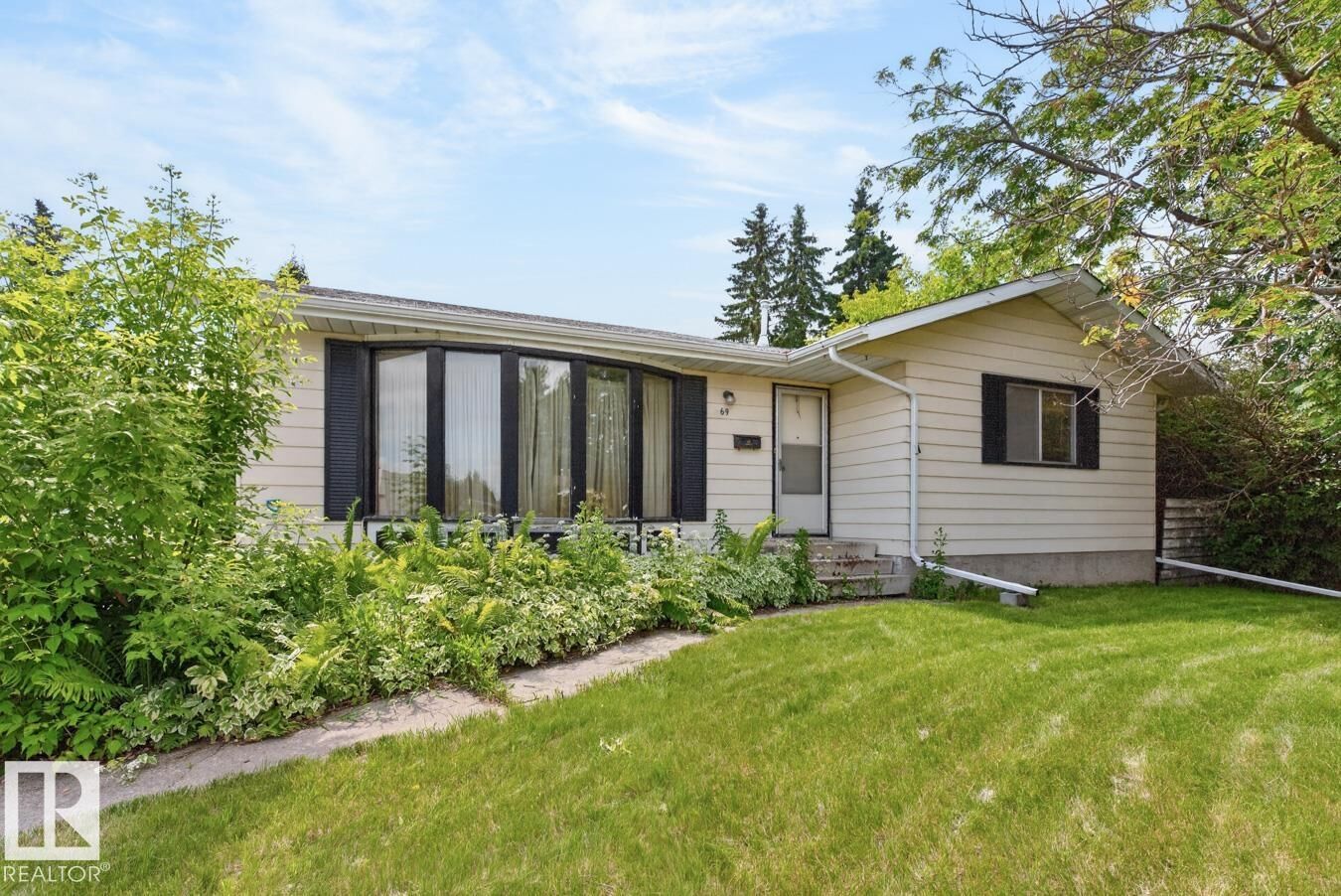 Property Photo: 69 Garland Crescent AB T8A 2P7