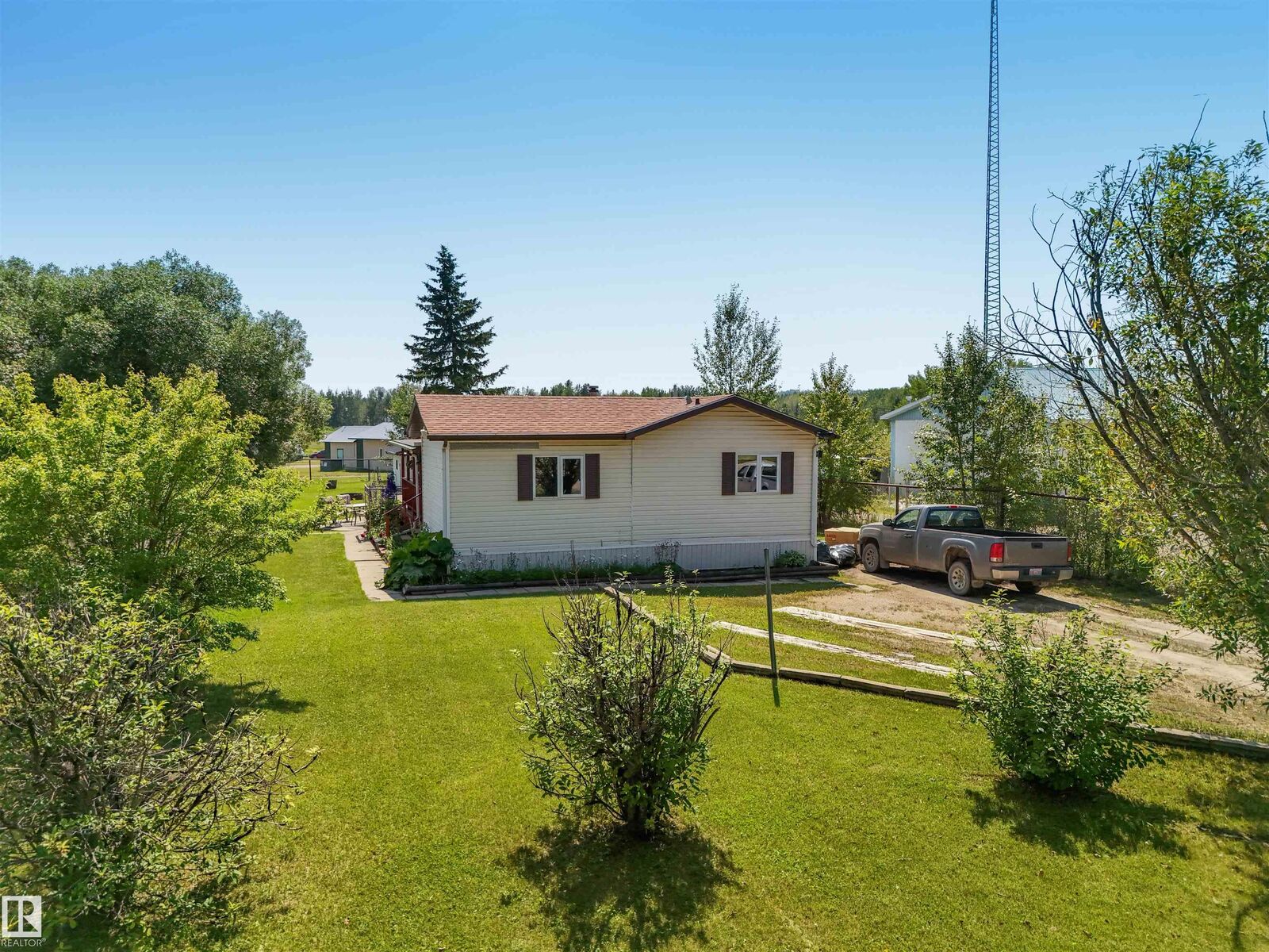 Property Photo: 4905 46 Avenue AB T7A 2A1