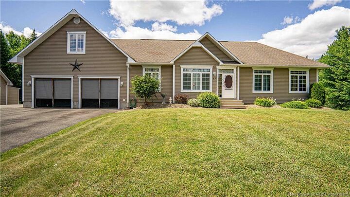 87 Dexter Crescent — photo 1