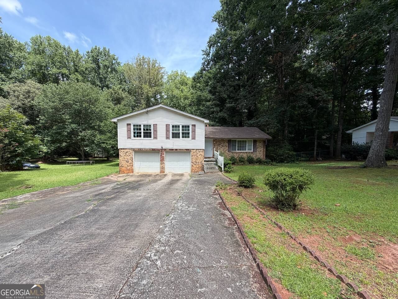 Property Photo:  221 Lucan Way  GA 30274 