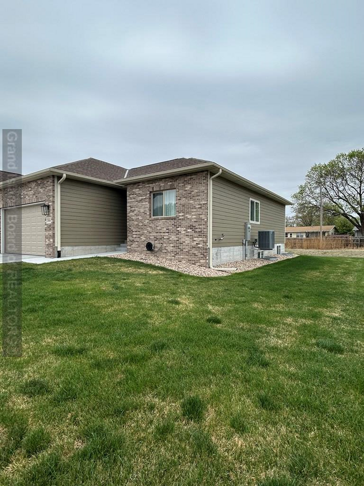 Property Photo:  1804 Del Mar Cir  NE 68803 