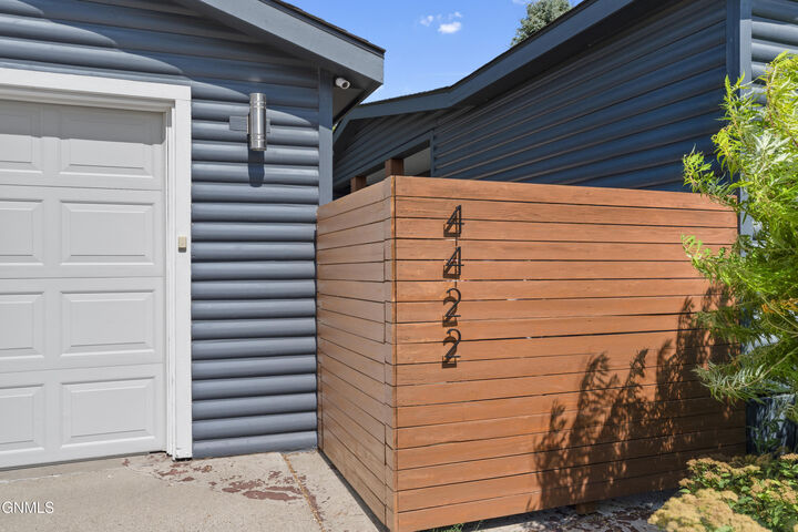 Property Photo:  4422 Arlington Drive  ND 58503 