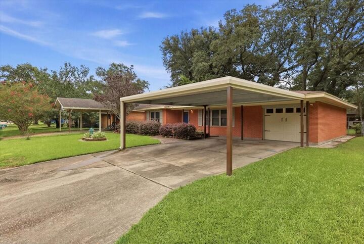 Property Photo:  627 Crepe Myrtle Avenue  TX 77630 