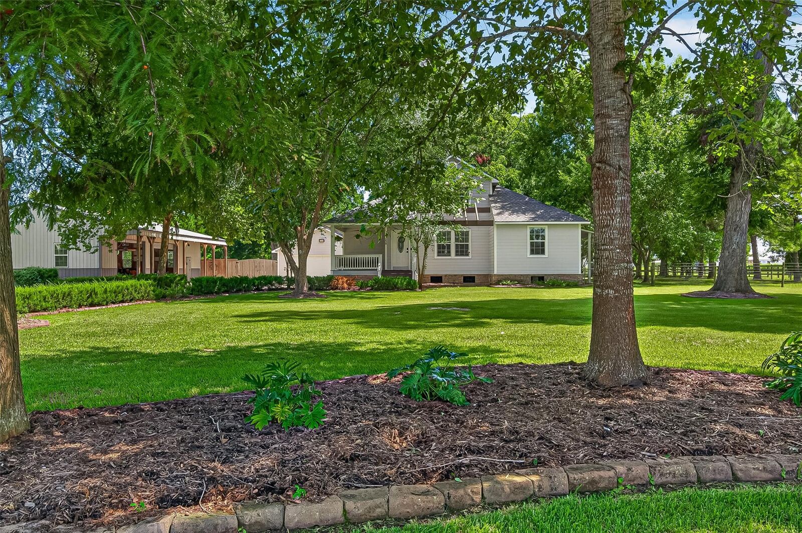 Property Photo:  238 Horse Shoe Trail  TX 77515 