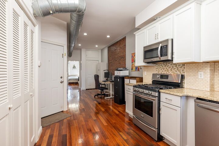 Property Photo: 96 Bowers St 2L NJ 07307