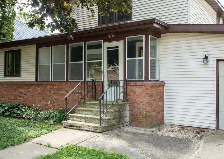 Property Photo:  309 Woodbridge St.  IA 50658 