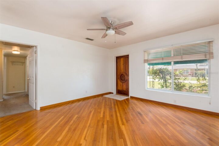 Property Photo: 4425 W Bay Villa Avenue FL 33611
