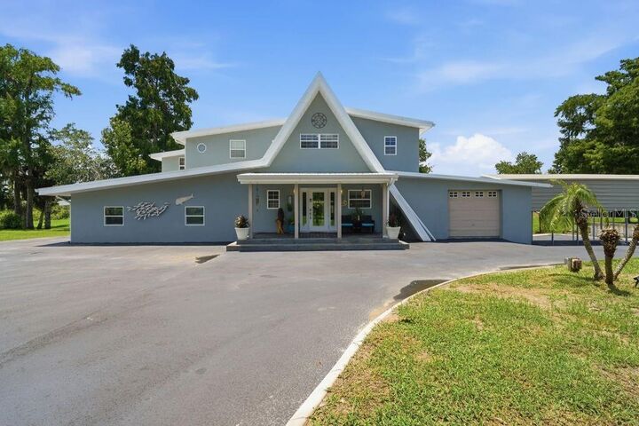 Property Photo: 220 Brandy Court FL 32725