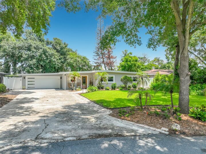 Property Photo: 216 Blossom Lane FL 32789