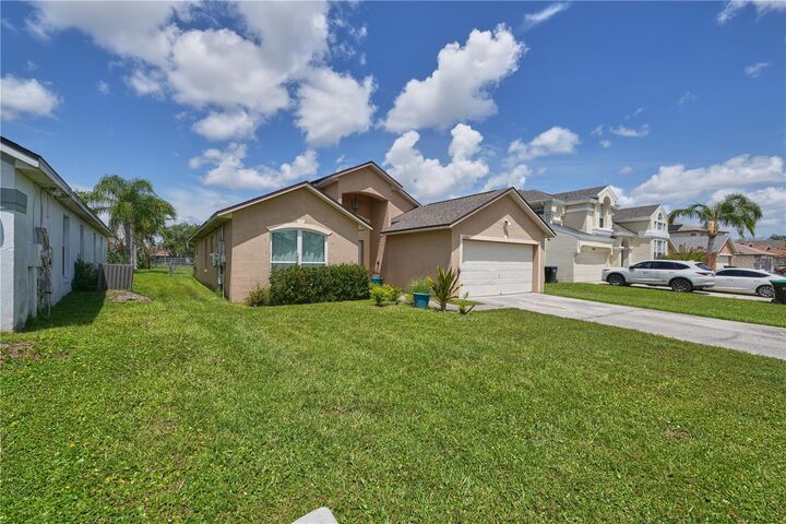 Property Photo: 2486 Island Club Way FL 32822