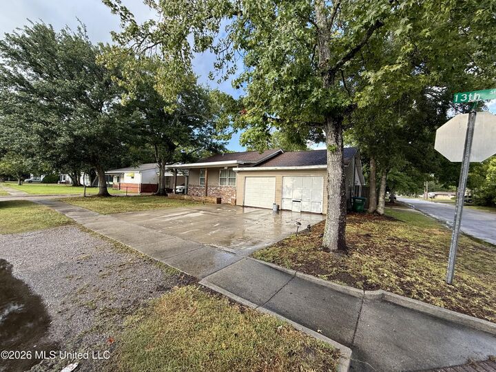 Property Photo:  2202 13th Street  MS 39567 