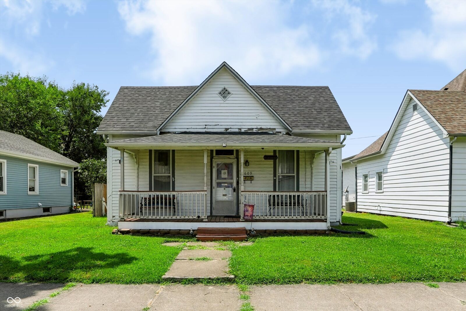 Property Photo: 609 Montgomery Street IN 46176