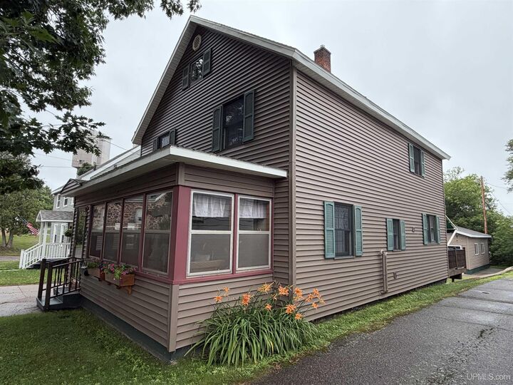 Property Photo: 324 W Ridge Street MI 49849-1934