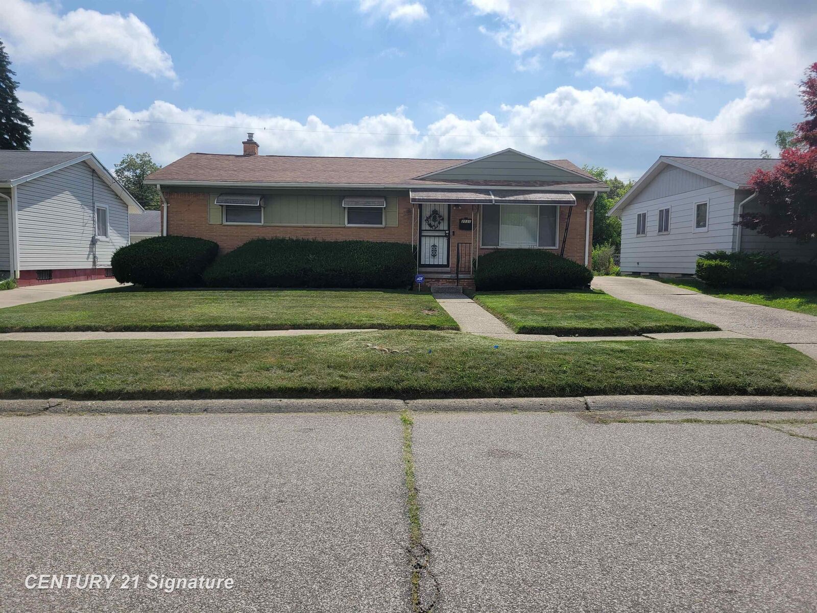 Property Photo:  2031 Chelan Street  MI 48503 