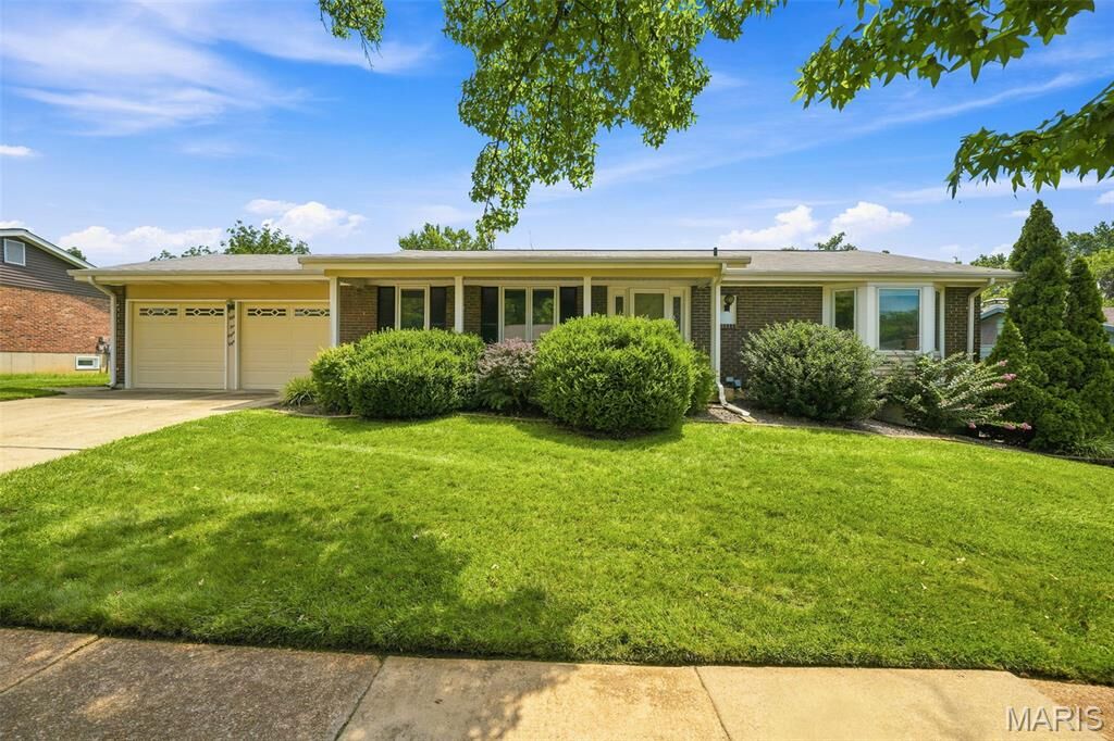 Property Photo: 5288 Bloomfield Drive MO 63129