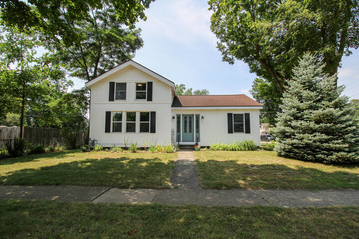 Property Photo:  422 Maple Street  MI 49093 