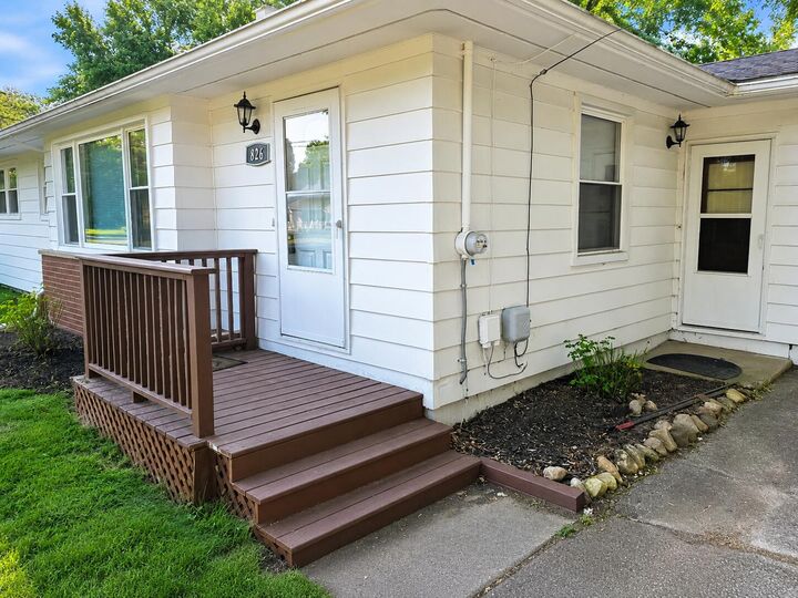 Property Photo:  826 E Vernon Street  MI 48158 