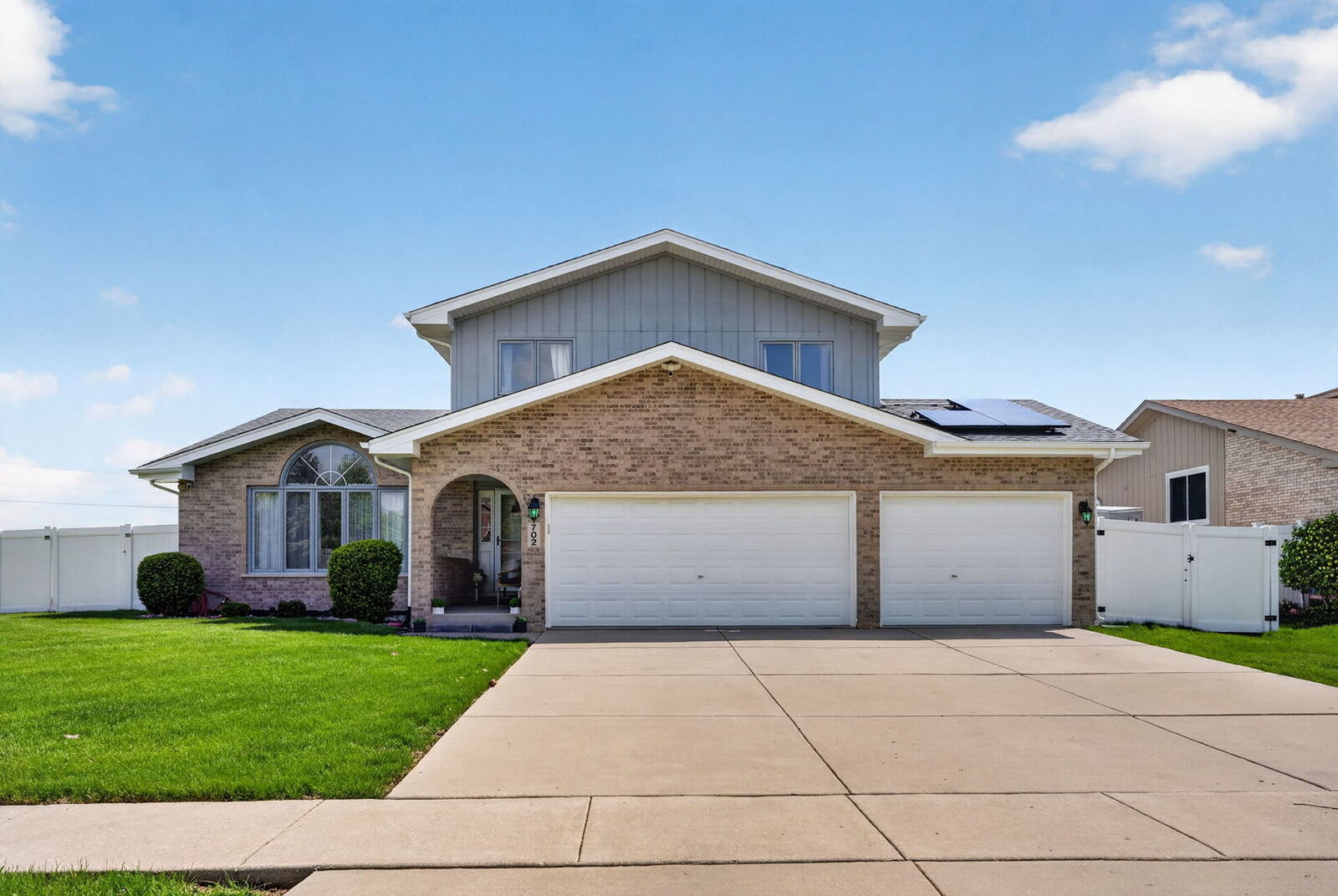 Property Photo: 702 Longwood Court IL 60447
