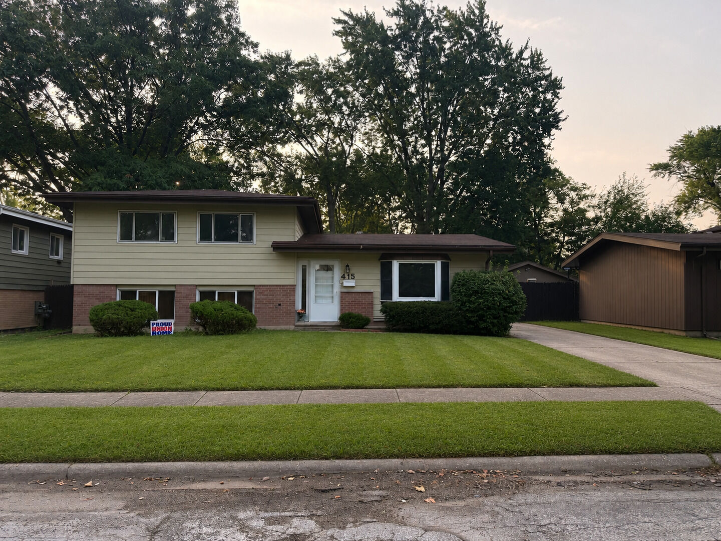 Property Photo: 415 Sandburg Street IL 60466