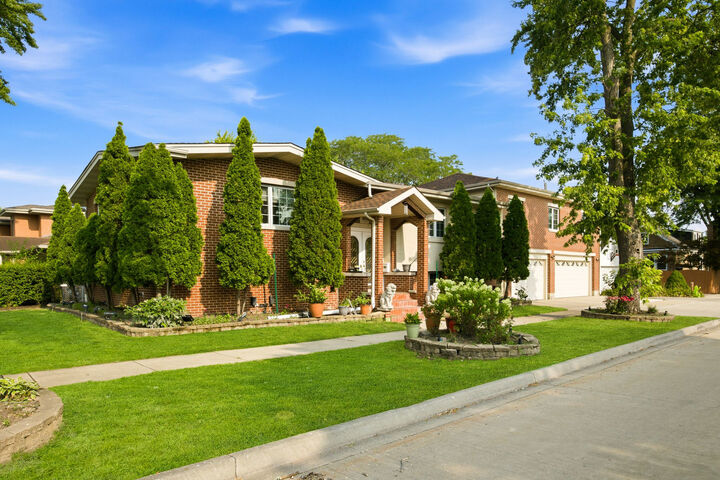 Property Photo: 5900 Crain Street IL 60053