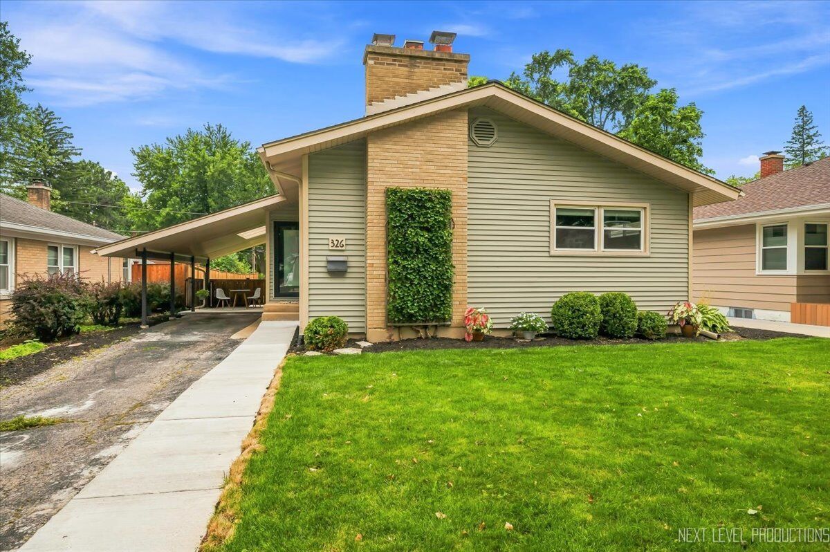 Property Photo: 326 N Martha Street IL 60148