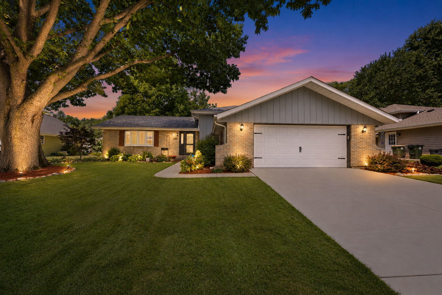 Property Photo: 303 Woodworth Street IL 60560