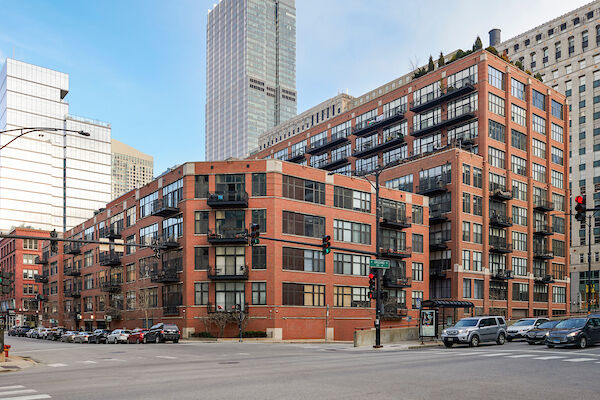 Property Photo: 333 W Hubbard Street 610-611 IL 60654