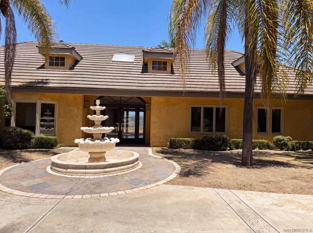 Property Photo: 30181 Via Maria Elena CA 92003