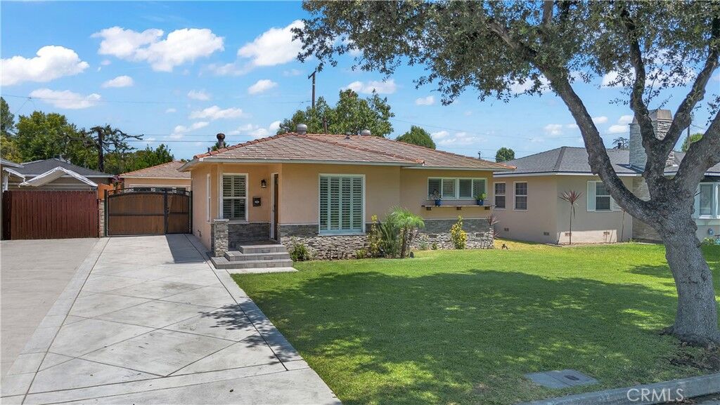 Property Photo:  10432 Memphis Avenue  CA 90604 