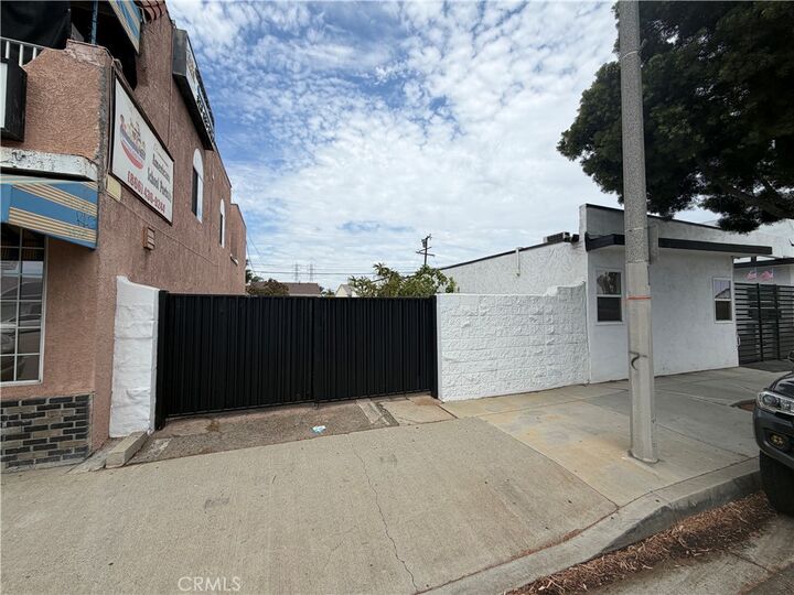 Property Photo:  2616 W Beverly Blvd  CA 90640 