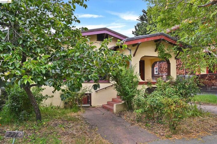 Property Photo:  2219 Derby St  CA 94705 