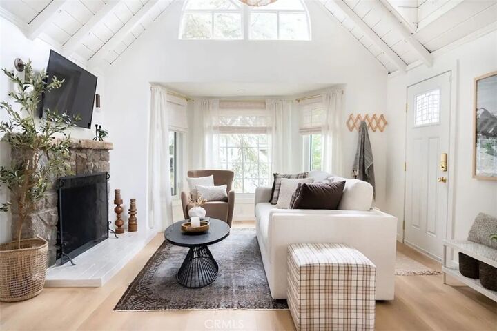 Property Photo:  810 Sierra Vista  CA 92391 