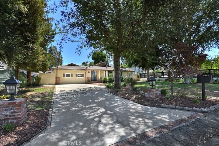 Property Photo: 5946 Jumilla CA 91367