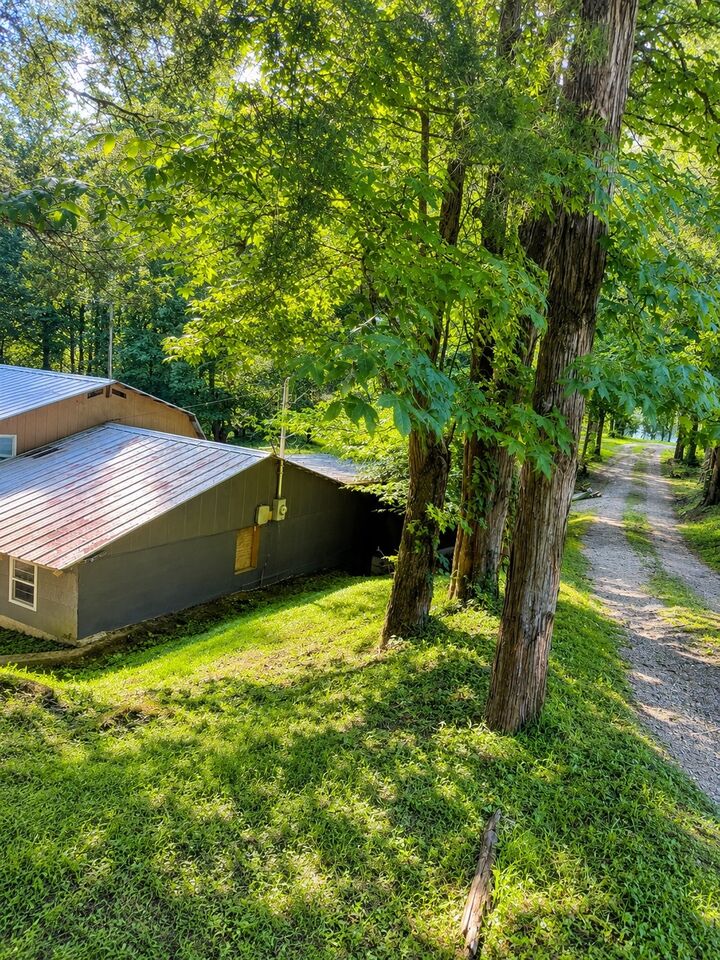 Property Photo:  455 Old Pinhook Rd  TN 37166 