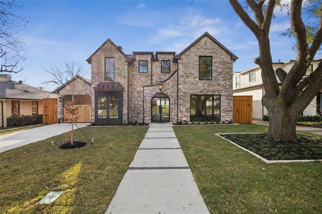 Property Photo: 6860 Southridge Drive TX 75214