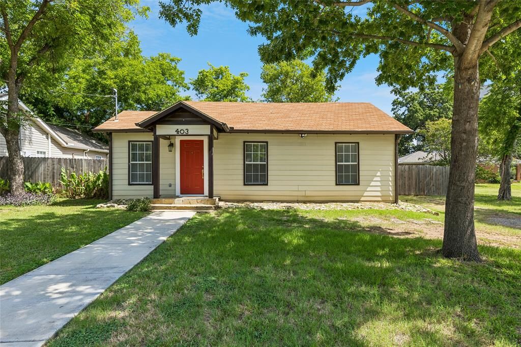Property Photo:  403 E 2nd Street  TX 76010 