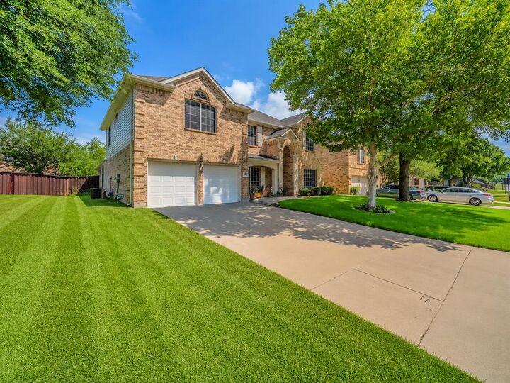 Property Photo: 307 Dover Heights Trail TX 76063