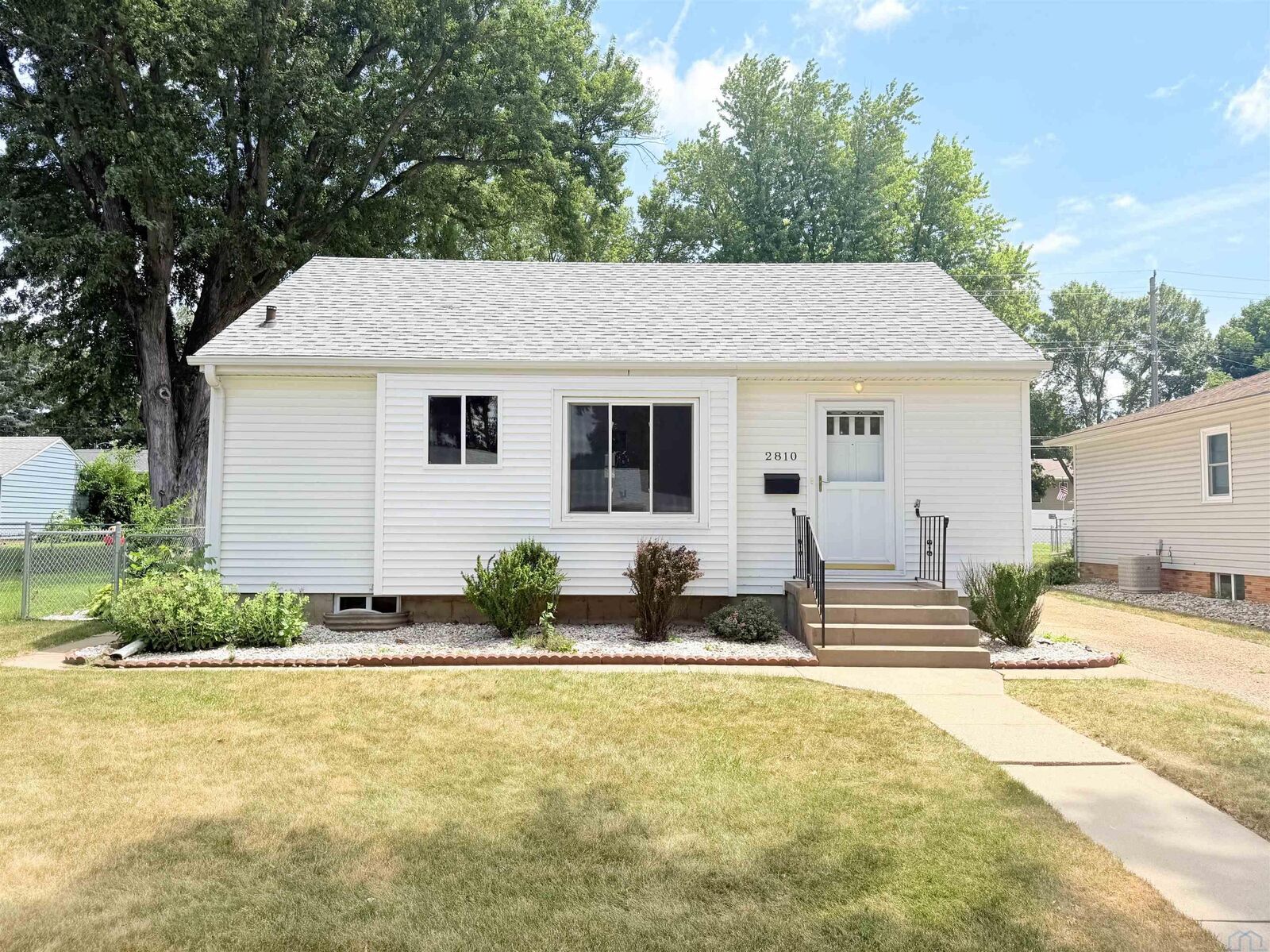 Property Photo: 2810 S Coral St. IA 51106
